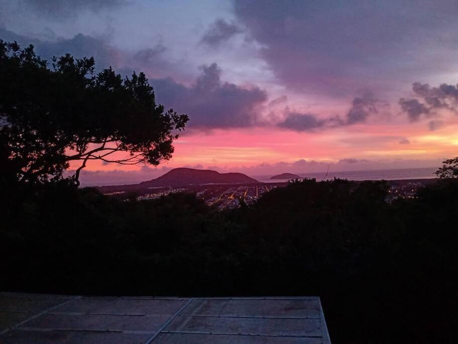 kitnet com hidromassagem com vista para o mar Florianopolis Exterior foto